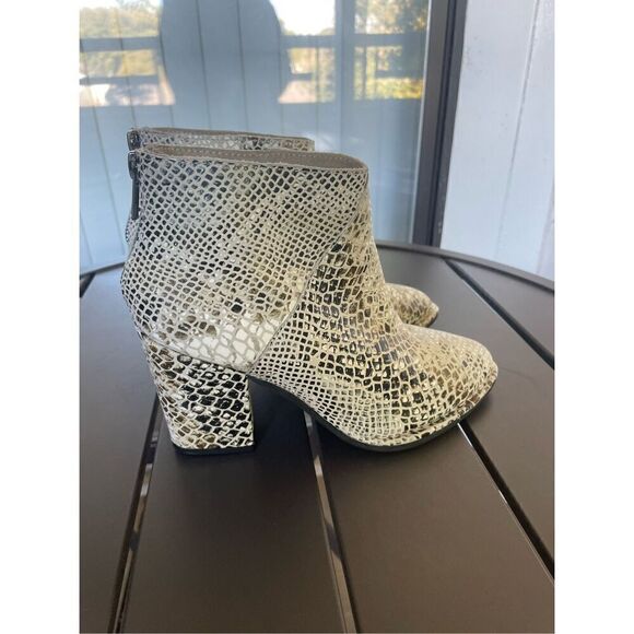 Diba True Snakeskin Ankle Booties Size 7 - Picture 13 of 14